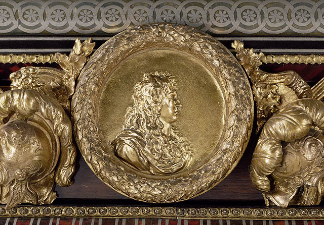 Cabinet on Stand:Portrait of Louis XIV
