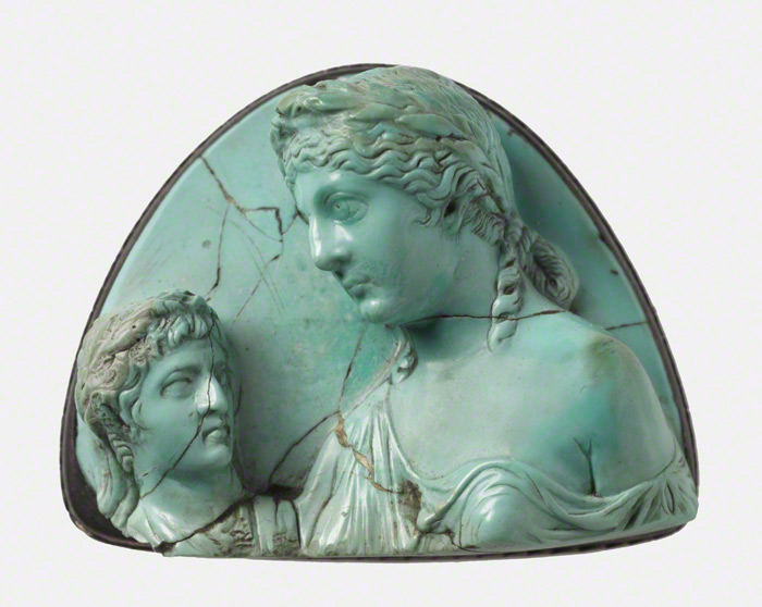 Gem with Empress Livia Holding a Portrait Bust / Roman