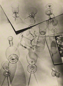 Composition with Nine Glasses and a Decanter / Walter Peterhans
