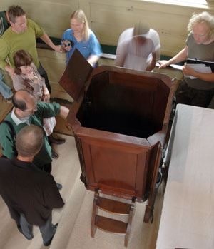 Condition assessment of the pulpit (photo: P. Ryan)