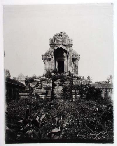 Basset/Exterior view of a building at Angkor, Cambodia 