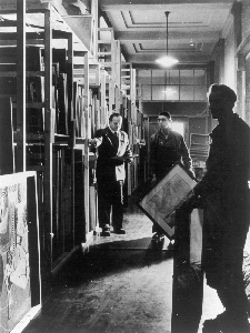Paintings in storage at the Munich Central Collecting Point / Felbermeyer